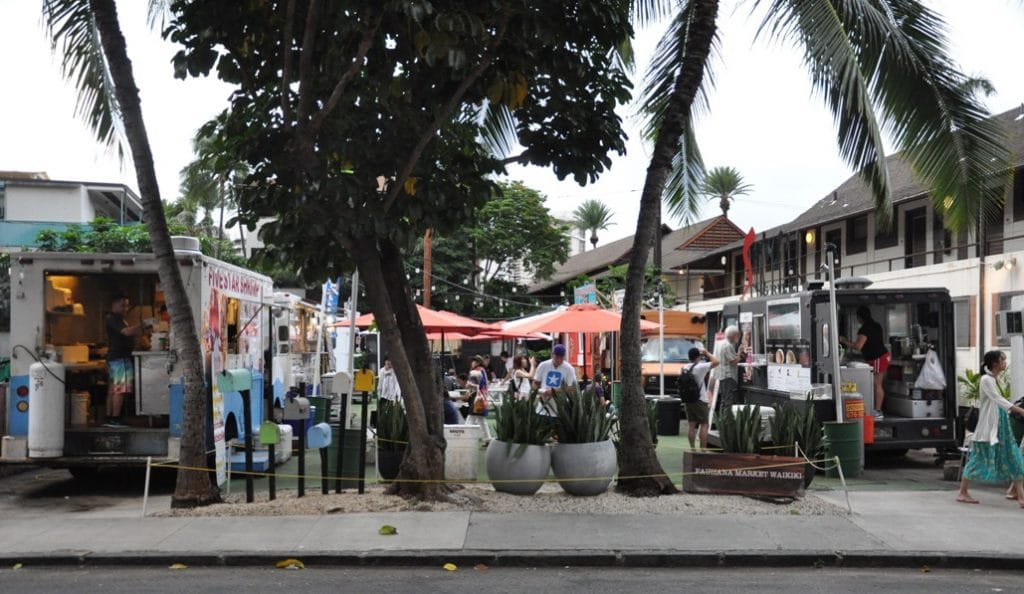 Pauhana Market Waikiki. © CT Shier. FWT Magazine.