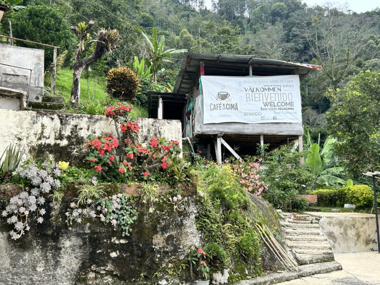 The entrance to the coffee farm, Cafe de la Cima