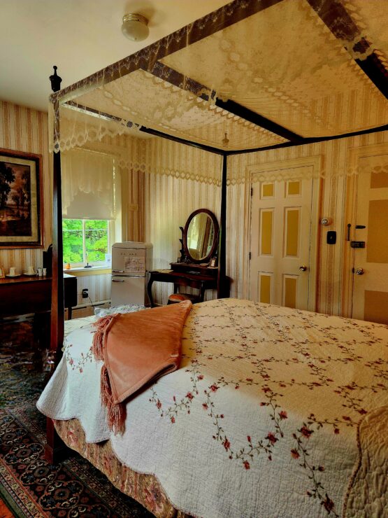 A four-poster bed and writing desk in the A. P. Hill Bedroom