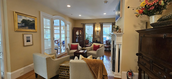 Bass Cottage welcome room