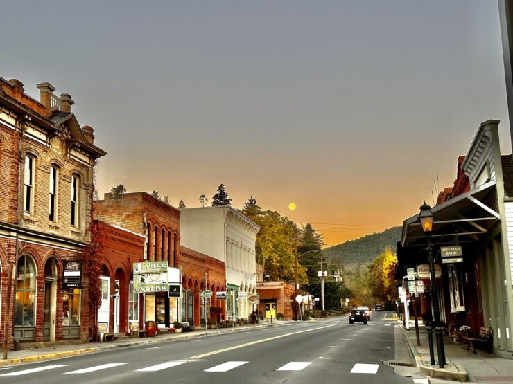 Jacksonville, Oregon's Historic Downtown ©Belita Paluay/Belitaspace.com