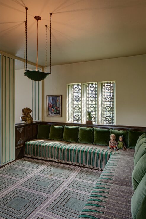 This photo shows the family area - a cozy corner of Saarinen House with dolls on the sofa in period clothing.