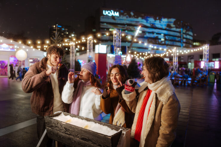 People make maple taffy in the snow at Montreal en Lumiere. ©Jaysson Gallant Tourisme Montreal 