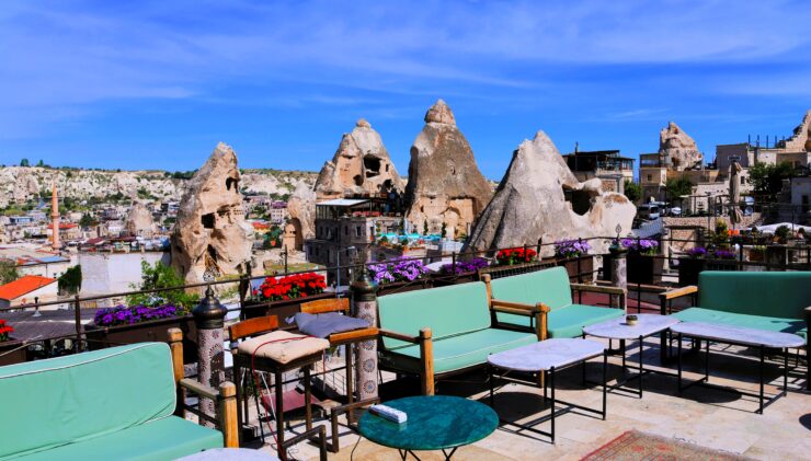 Artmeis Cave Suites Bar-Restaurant © Joelle Machia