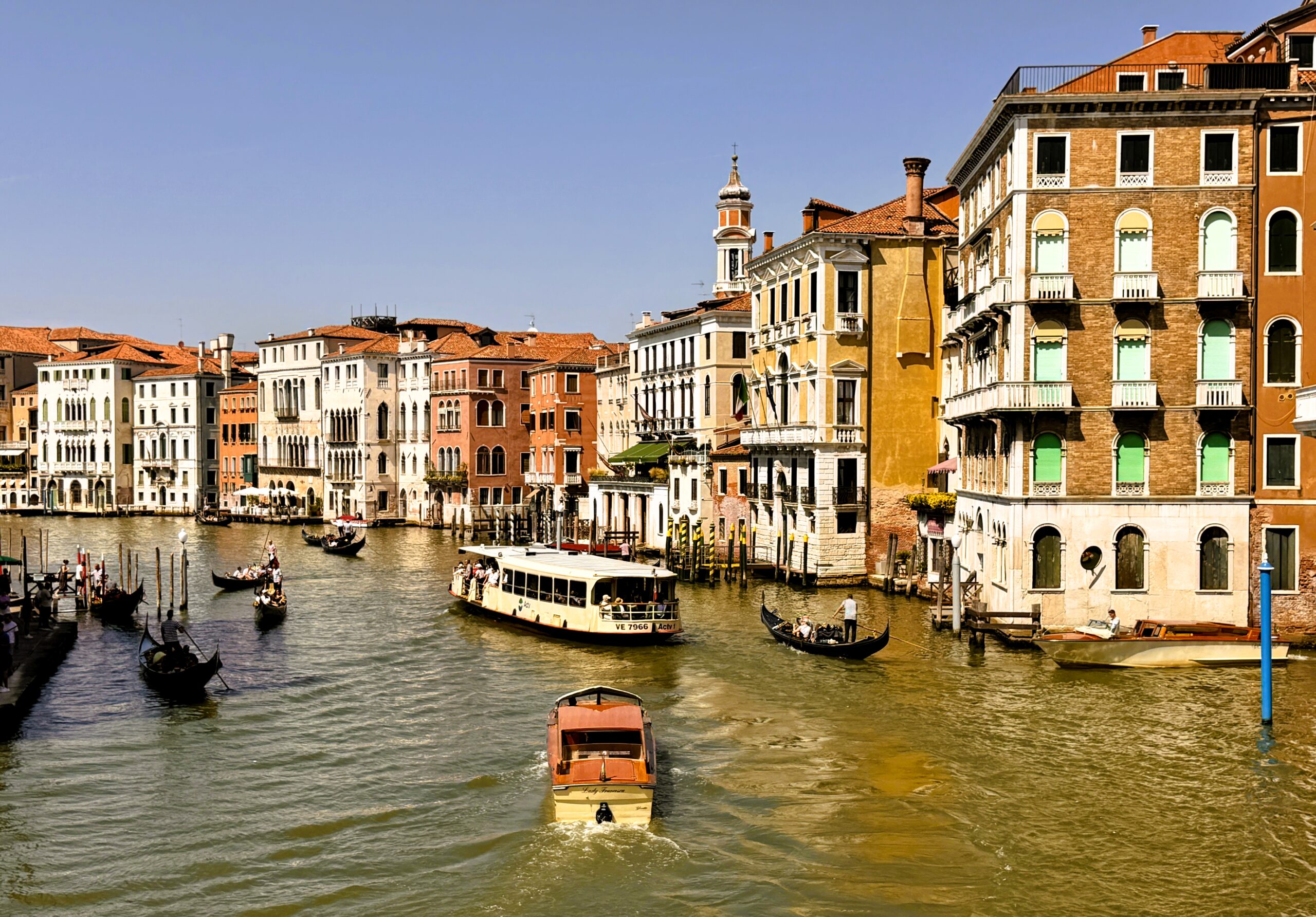 Venice Canal © Wanderer's Compass